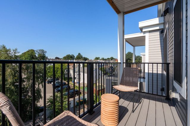 10 Somerset 402U, Winthrop, MA 02152