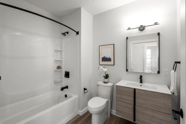 10 Somerset 402U, Winthrop, MA 02152