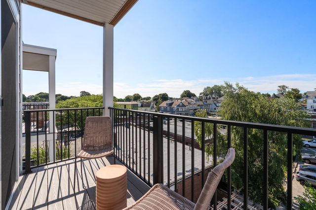 10 Somerset 402U, Winthrop, MA 02152
