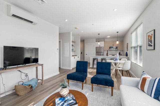 10 Somerset 402U, Winthrop, MA 02152