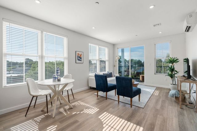 10 Somerset 402U, Winthrop, MA 02152