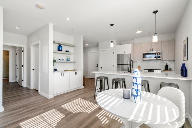 10 Somerset 402U, Winthrop, MA 02152