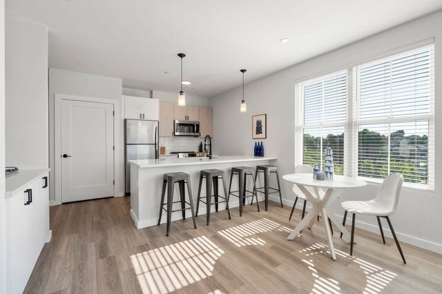 10 Somerset 402U, Winthrop, MA 02152