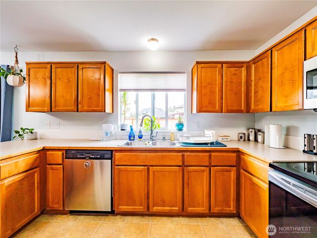 9121 Paradise View Street SE, Yelm, WA 98597