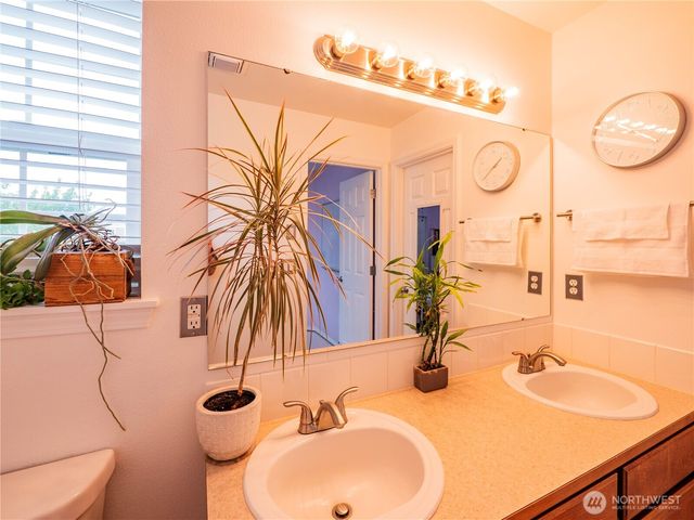 9121 Paradise View Street SE, Yelm, WA 98597