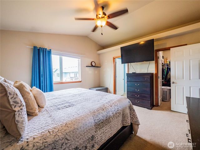 9121 Paradise View Street SE, Yelm, WA 98597
