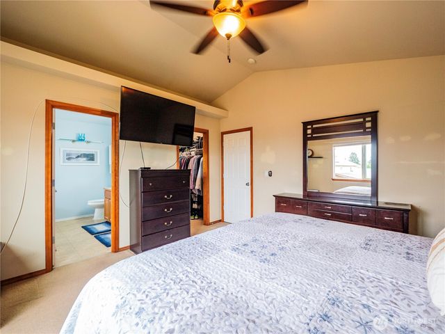 9121 Paradise View Street SE, Yelm, WA 98597