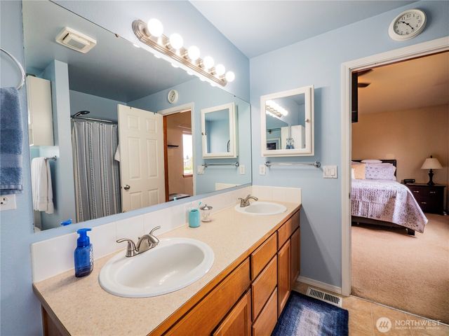 9121 Paradise View Street SE, Yelm, WA 98597