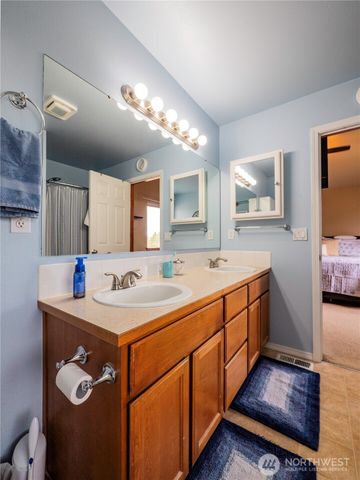 9121 Paradise View Street SE, Yelm, WA 98597