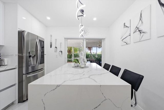 2570 SE 7th Pl, Homestead, FL 33033