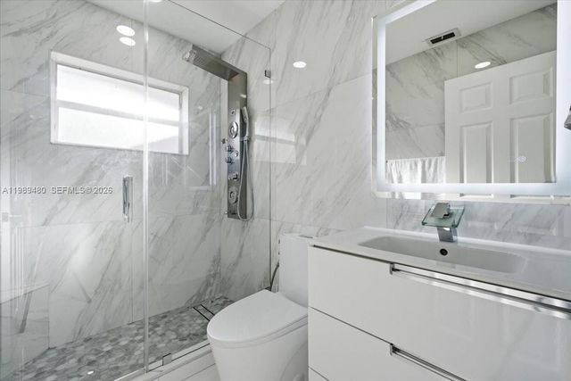 2570 SE 7th Pl, Homestead, FL 33033