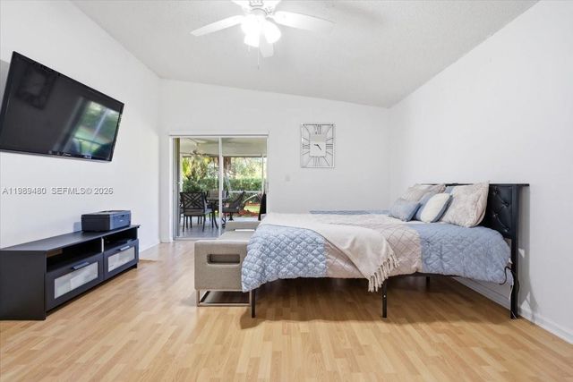 2570 SE 7th Pl, Homestead, FL 33033