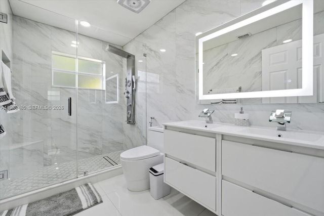 2570 SE 7th Pl, Homestead, FL 33033