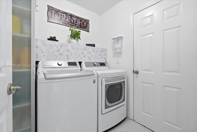 2570 SE 7th Pl, Homestead, FL 33033