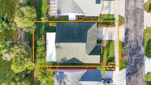 2570 SE 7th Pl, Homestead, FL 33033