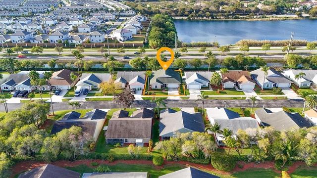 2570 SE 7th Pl, Homestead, FL 33033