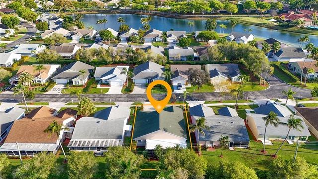 2570 SE 7th Pl, Homestead, FL 33033