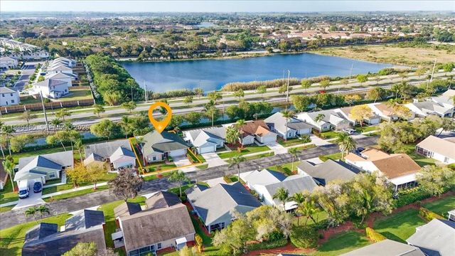 2570 SE 7th Pl, Homestead, FL 33033