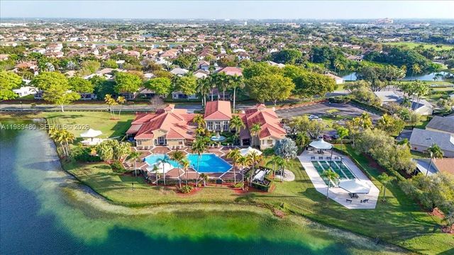 2570 SE 7th Pl, Homestead, FL 33033