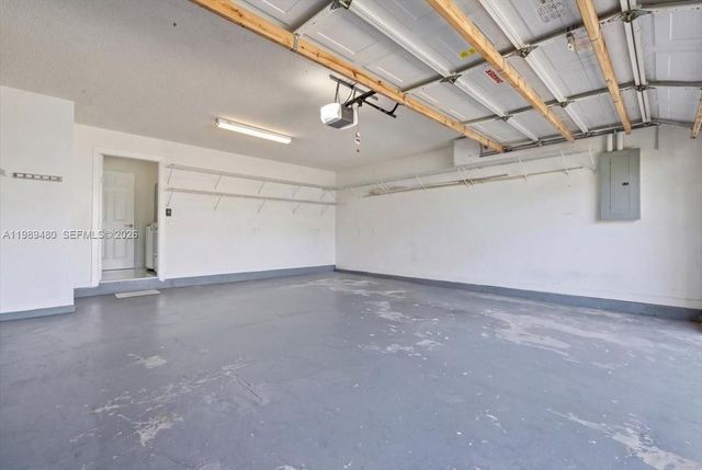 2570 SE 7th Pl, Homestead, FL 33033