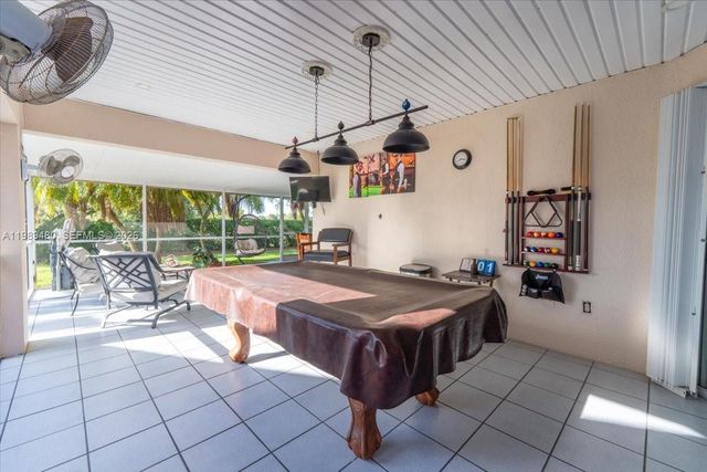 2570 SE 7th Pl, Homestead, FL 33033