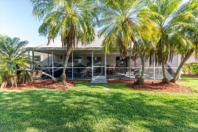 2570 SE 7th Pl, Homestead, FL 33033