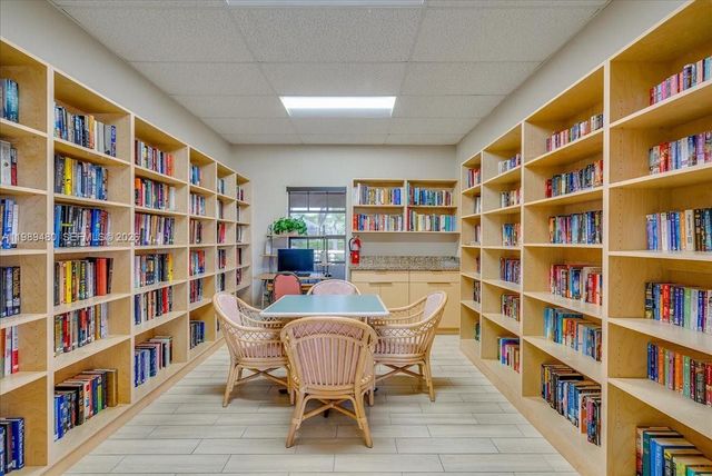 2570 SE 7th Pl, Homestead, FL 33033