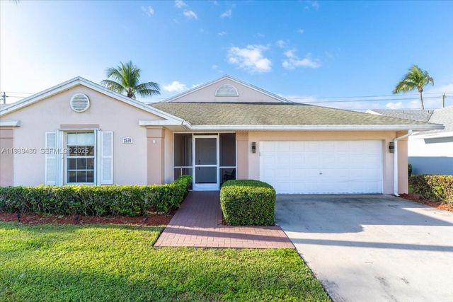 2570 SE 7th Pl, Homestead, FL 33033