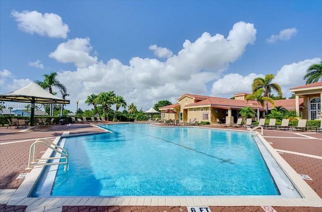 2570 SE 7th Pl, Homestead, FL 33033