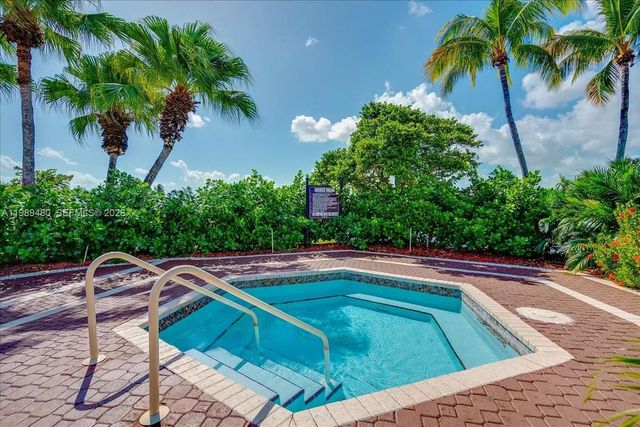 2570 SE 7th Pl, Homestead, FL 33033