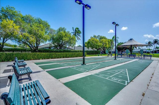 2570 SE 7th Pl, Homestead, FL 33033