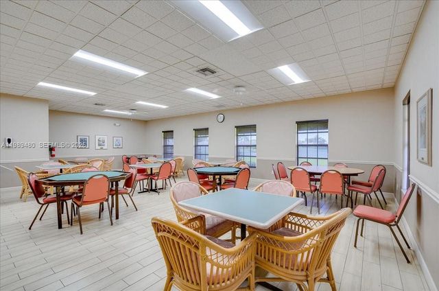 2570 SE 7th Pl, Homestead, FL 33033