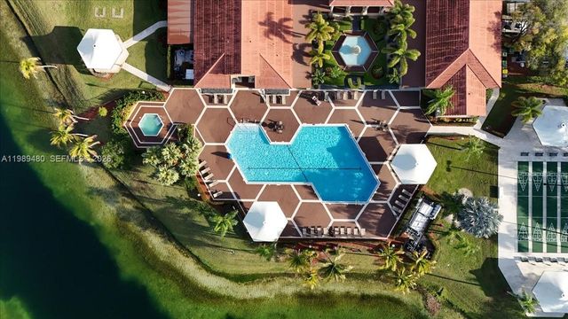 2570 SE 7th Pl, Homestead, FL 33033