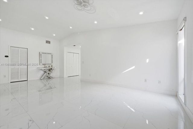 2570 SE 7th Pl, Homestead, FL 33033