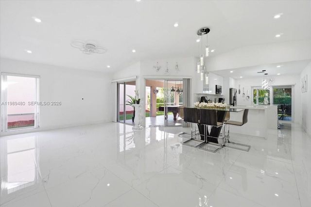 2570 SE 7th Pl, Homestead, FL 33033