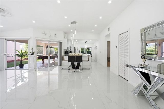 2570 SE 7th Pl, Homestead, FL 33033