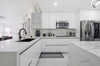 2570 SE 7th Pl, Homestead, FL 33033