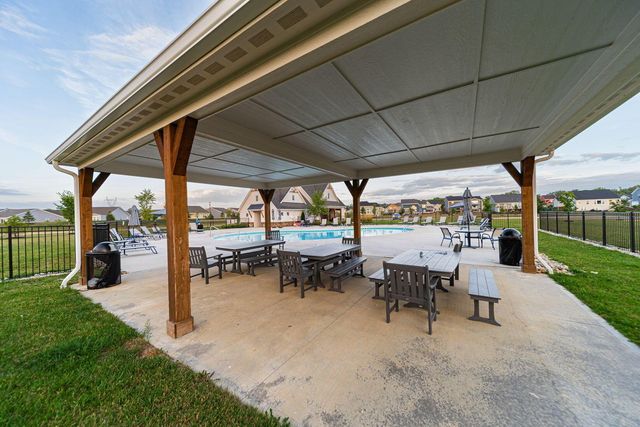 6090 Windcliff Drive E, Grove City, OH 43123