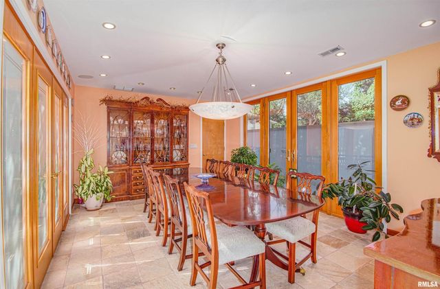 1114 S Perrine Street, Centralia, IL 62801