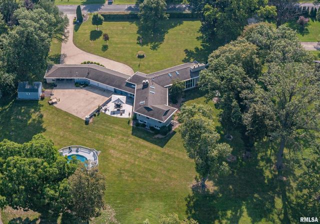 1114 S Perrine Street, Centralia, IL 62801