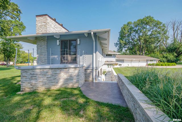 1114 S Perrine Street, Centralia, IL 62801