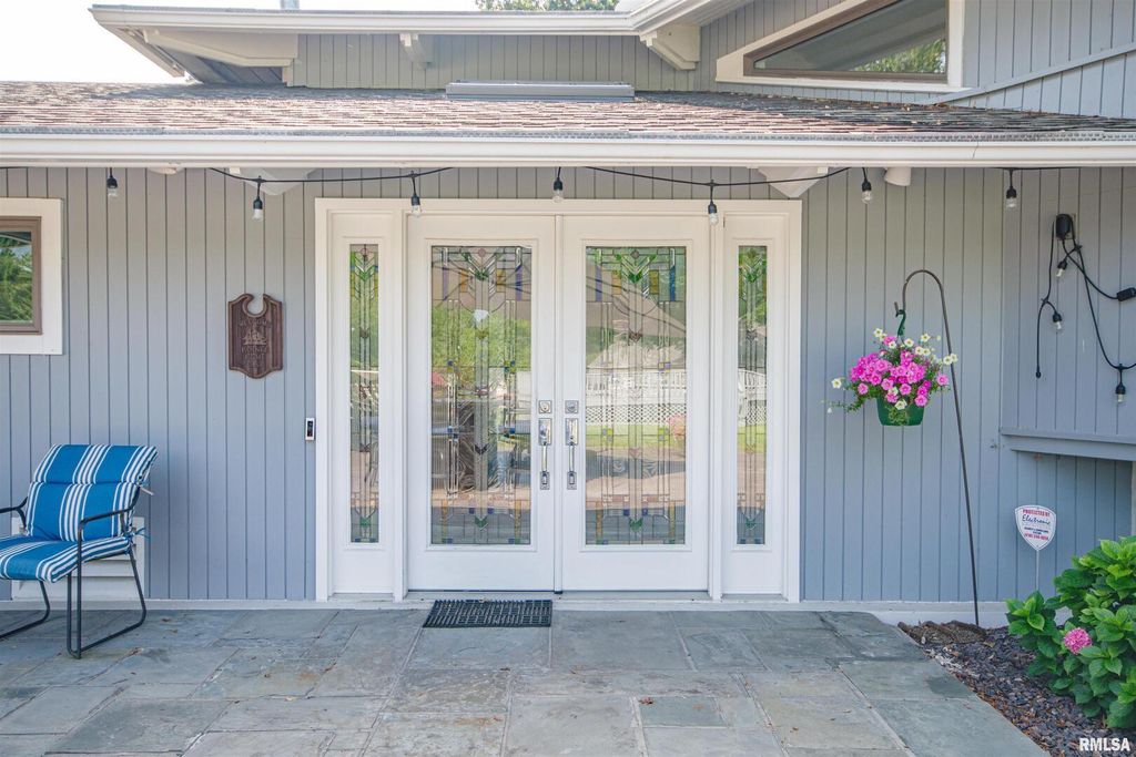 Image 2 of property listing at 1114 S Perrine Street, Centralia, IL 62801