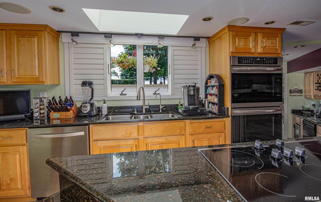 Image 12 of property listing at 1114 S Perrine Street, Centralia, IL 62801