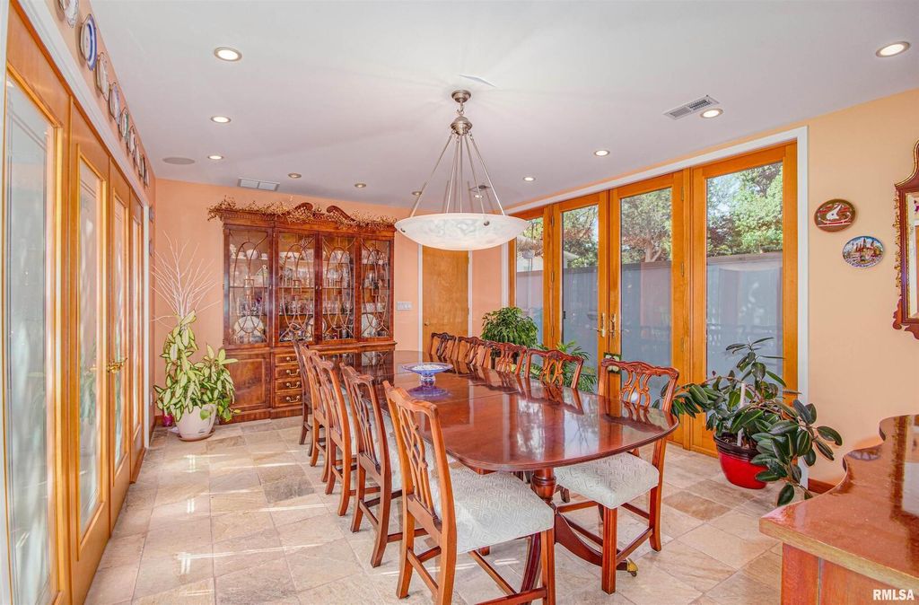 Image 18 of property listing at 1114 S Perrine Street, Centralia, IL 62801