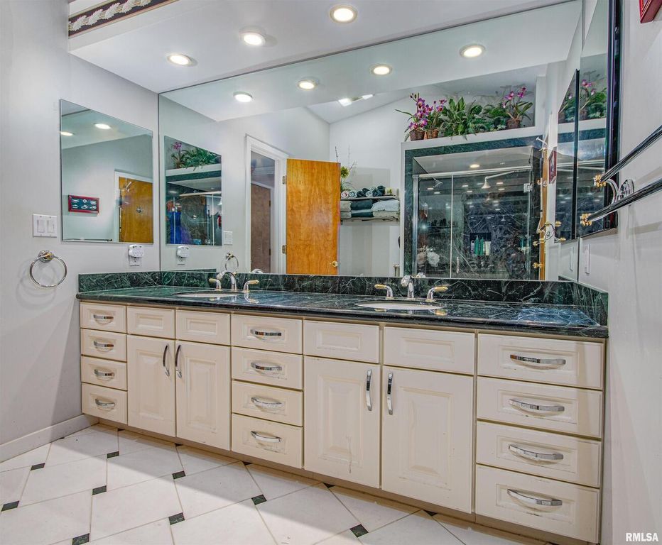 Image 36 of property listing at 1114 S Perrine Street, Centralia, IL 62801