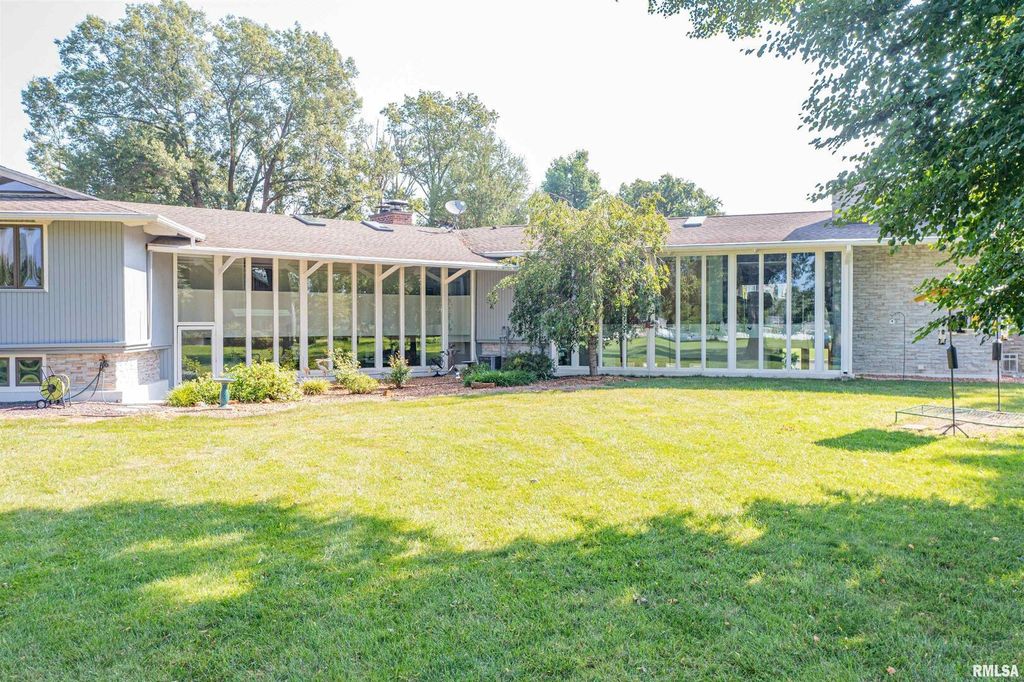 Image 63 of property listing at 1114 S Perrine Street, Centralia, IL 62801