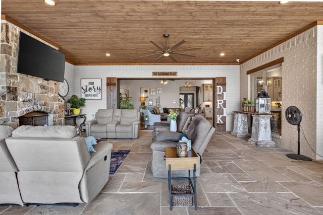8517 Tuscan Way, Godley, TX 76044