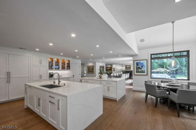 6 Butternut Rd, Allendale Boro, NJ 07401