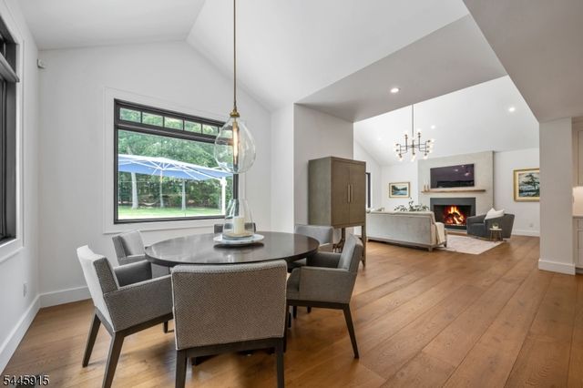 6 Butternut Rd, Allendale Boro, NJ 07401