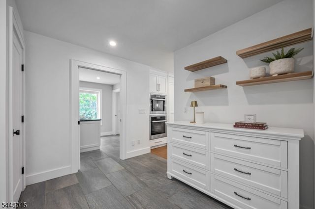 6 Butternut Rd, Allendale Boro, NJ 07401